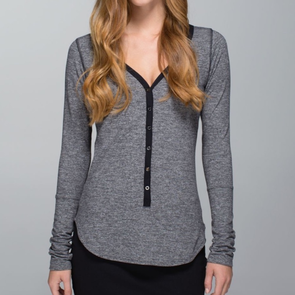 Lululemon Awesoma Henley sz 12 blue